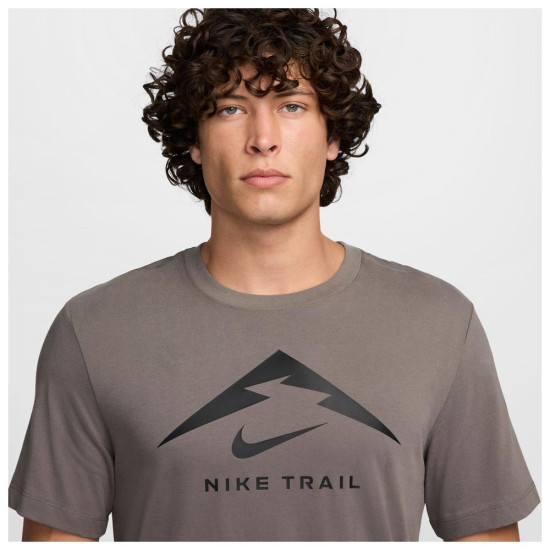 Nike Ανδρική κοντομάνικη μπλούζα Dri-FIT Trail Nike Ανδρική κοντομάνικη μπλούζα Dri-FIT Trail